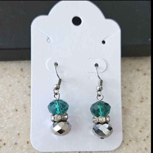 Contemporary Pierced Dangle Earrings Lot of 10 Faux Pearl, Faceted Glass, Beaded - Picture 8 of 11